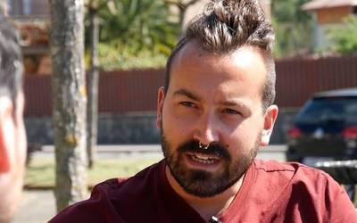 Samu Pasandin Sanchez EH Bilduko alkategaiarekin solasean
