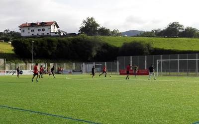 Zelaieta futbol txapelketa solidarioa eginen dute Beran larunbatean Guztiok elkartearen alde