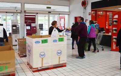 2.200 janari kilo bilduta, eskertuta agertu da Azkoitiko Elikagaien Bankua