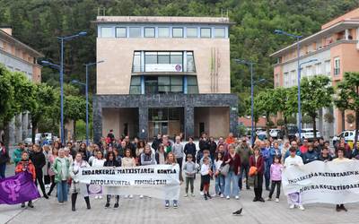Orioko hilketa matxista gaitzetsi dute Elgoibarren eta Mendaron ere
