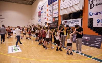 Eskertuta agurtu du Juaristi ISBk Urrezko LEB Liga