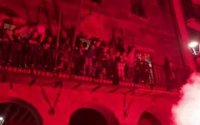 Txalo eta kantu artean ospatu zuten Sorako Erregionalaren eta Kadeteen igoera