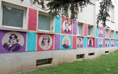 Berdintasunaren aldeko horma-irudi berria margoztu dute Sopelako udaletxean