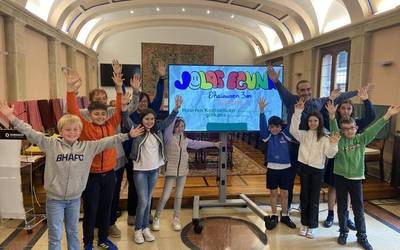 Durangoko umeek kaleak hartu eta olgetan egitera deitu dute