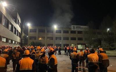Tubos Reunidoseko langileek hitzarmen berria sinatu dute