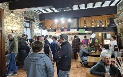 Pizza gau bikaina izan dute Igantziko Biltoki elkartean