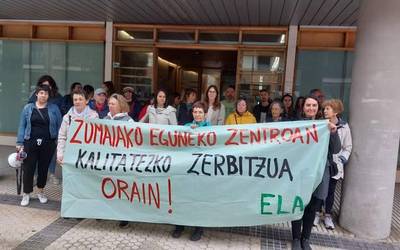 Pandemiaz geroztik eguneko zentroko zerbitzua murriztu izana salatu dute