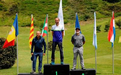 Euskadiko I. Pitch and Putt Opena jokatu zuten Urduñan nazioarteko hainbat kirolarik