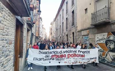 Eskolarako bide seguruak? Abusu polizialak stop!