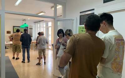 Eguerdiko datuen arabera, parte hartzea 3,74 puntu jaitsi da