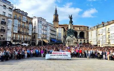 Gasteiz kalera atera da Maialenen hilketa matxista salatzeko