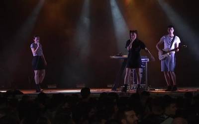 J Martina hirukotea Bergarako plaza girotzen