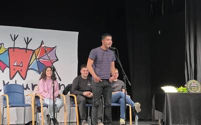 Zapatuan jokatuko duten Euskal Herriko Eskolarteko finalerako gonbidapenak eskuragai daude