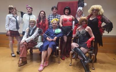 'Chicas... ¡al salón!' antzezlan umoretsua domekan Zaldibarren