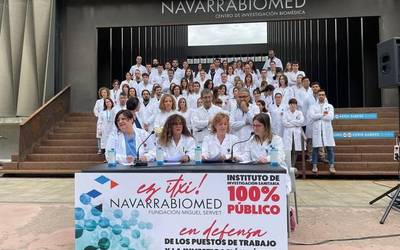 Navarrabiomedeko langileek osasun-ikerketa IdiSNAra aldatzea salatu dute; kudeaketa publiko garbia eskatu dute