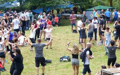 San Martzialetarako mahaiak eta aulkiak alokatzeko aukera izango da