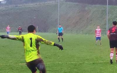 Belar artifizialeko zelaia aldarrikatuko dute Leitzako Aurrera elkartearen denboraldi amaierako futbol festan