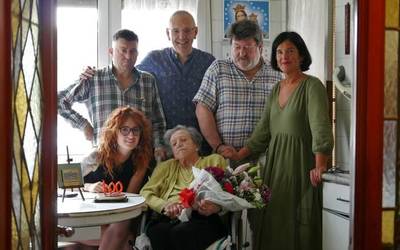 Maria Jesus Olaizola zumaiarrak 100 urte bete ditu