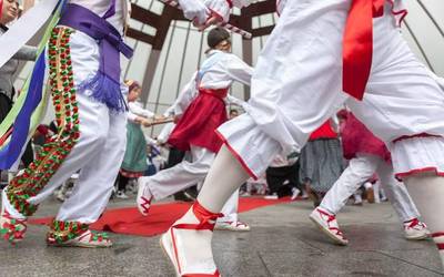 Euskal kulturara hurbiltzeko hainbat jarduera antolatuko ditu Trabudu Dantzari Taldeak
