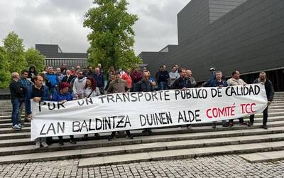 Garraio publikoko gidariek ezarritako itxaron denborak eguneratu daitezen eskatu dute