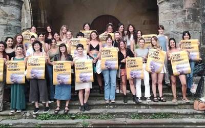 Urrian Usurbilen izango den Baterajotzera joateko deia egin dute Uribe Kostako Neska* Gazteek