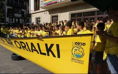 Traineru denboraldia aurkeztu du Orio Arraunketa Elkarteak ia 200 arraunlari elkartuta