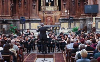 Bergarako Orkestra Sinfonikoaren kontzertua Santa Marinan egin dute, euri arriskuagatik