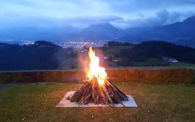 [EGITARAUA]: Laja II eta Lutxurdioren erromeria eta paella txapelketa Momoitioko sanjuanetan