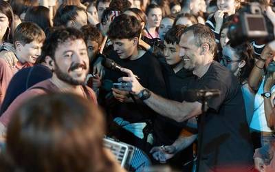 Esne Beltzak dantzan jarri zuen Alberto Acero Plaza larunbat iluntzean