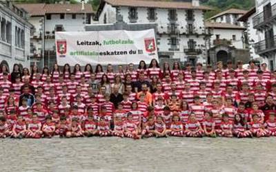Belar artifiziala eskatu dute Leitzako Aurrera elkarteko futbolariek