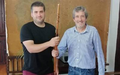 Xabier Etxarteren eskuetara pasatu da Etxalarko aginte makila