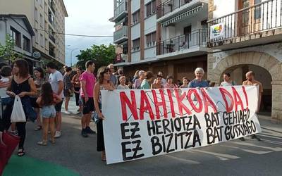 Azken heriotzak salatu eta migrazio politikak aldatzeko eskatu dute Atxondon