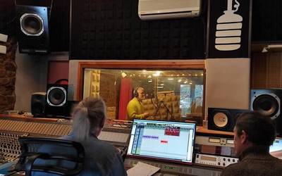 Astola Podcast egitasmoa aurkeztuko dute bihar, Gerediagako Foru-zelaian