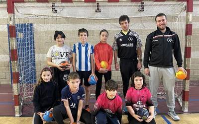 Eskubaloiaz gozatzeko bi asteko campusa Iturripen