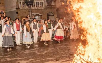 Asteburu betea dute aurretik arrasatearrek