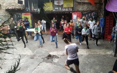 Auzo elkartasuna jaien erdigunera eramango du Zaharraz Harrok