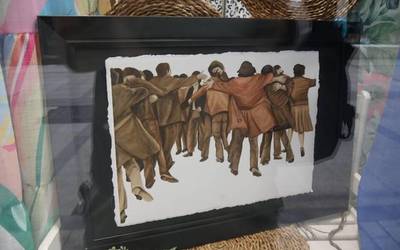 Kultur Etxeko pintura ikastaroko ikasleek artez jantzi dituzte Laudioko erakusleihoak