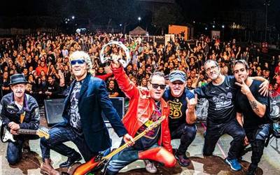 Rock con Ñ: "Jendeari eskatzen diguna ematen diogu: modaz pasatzen ez diren ereserkiak"