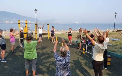 Udako domeketan doako yoga saioak egingo dituzte Ereaga hondartzan