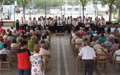 Britainiar doinuekin hasi du Laudioko Musika Bandak udako denboraldia