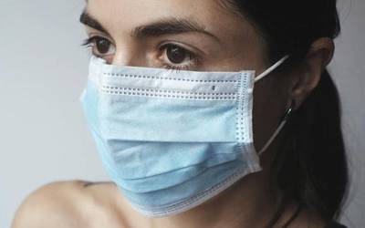 Atzeratu egin dute maskararen erabilera deuseztatzeko dekretuaren onarpen eguna
