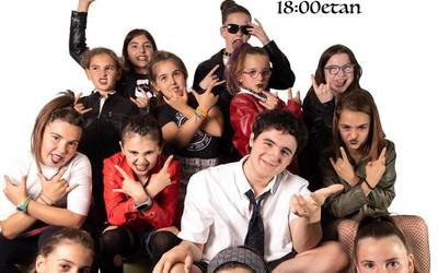 'Rock Eskola' musikala prestatu du Papargorri abesbatzak