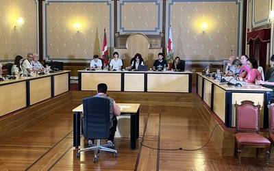 Osatu dituzte Bergarako Udaleko batzordeak eta zehaztu dituzte zinegotzi liberatuen soldatak