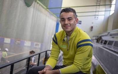 Profesional mailan kantxan tokia hartuz doa Iker Larrazabal