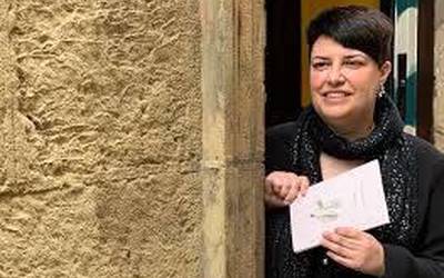 Castillo Suarezek 'Maitasunaren Botanika' poesia testua irakurriko du Euskaltzaindiko sarrera-hitzaldian