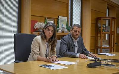 "Talde orekatu eta kolektiboa" aurkeztu dute EH Bilduk eta Omniak, udal gobernu berriaren antolaketan