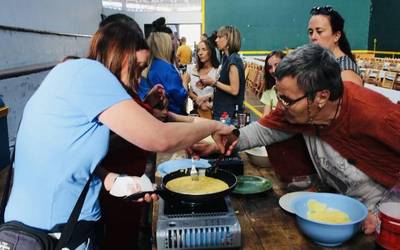 Bakailao eta tortilla txapelketak, herri afaria eta Laiotz taldearen erromeria, gaur, Apatan