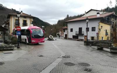 Domekan, autobus zerbitzuak ez du ohiko ordutegia izango
