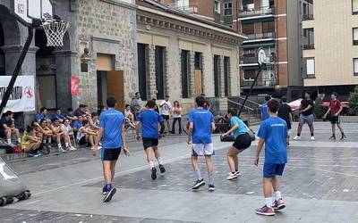 Dozenaka gazte bildu ditu GKSren saskibaloi txapelketak
