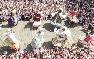 Erraldoi eta Buruhandien konpartsaren ibilbideak, sanferminetan